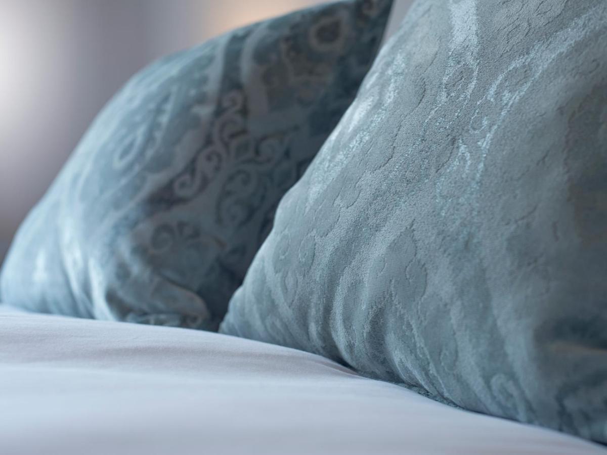 Pass The Keys New Stylish & Elegant 2 Bed Apartment In The City! Cardiff Eksteriør billede